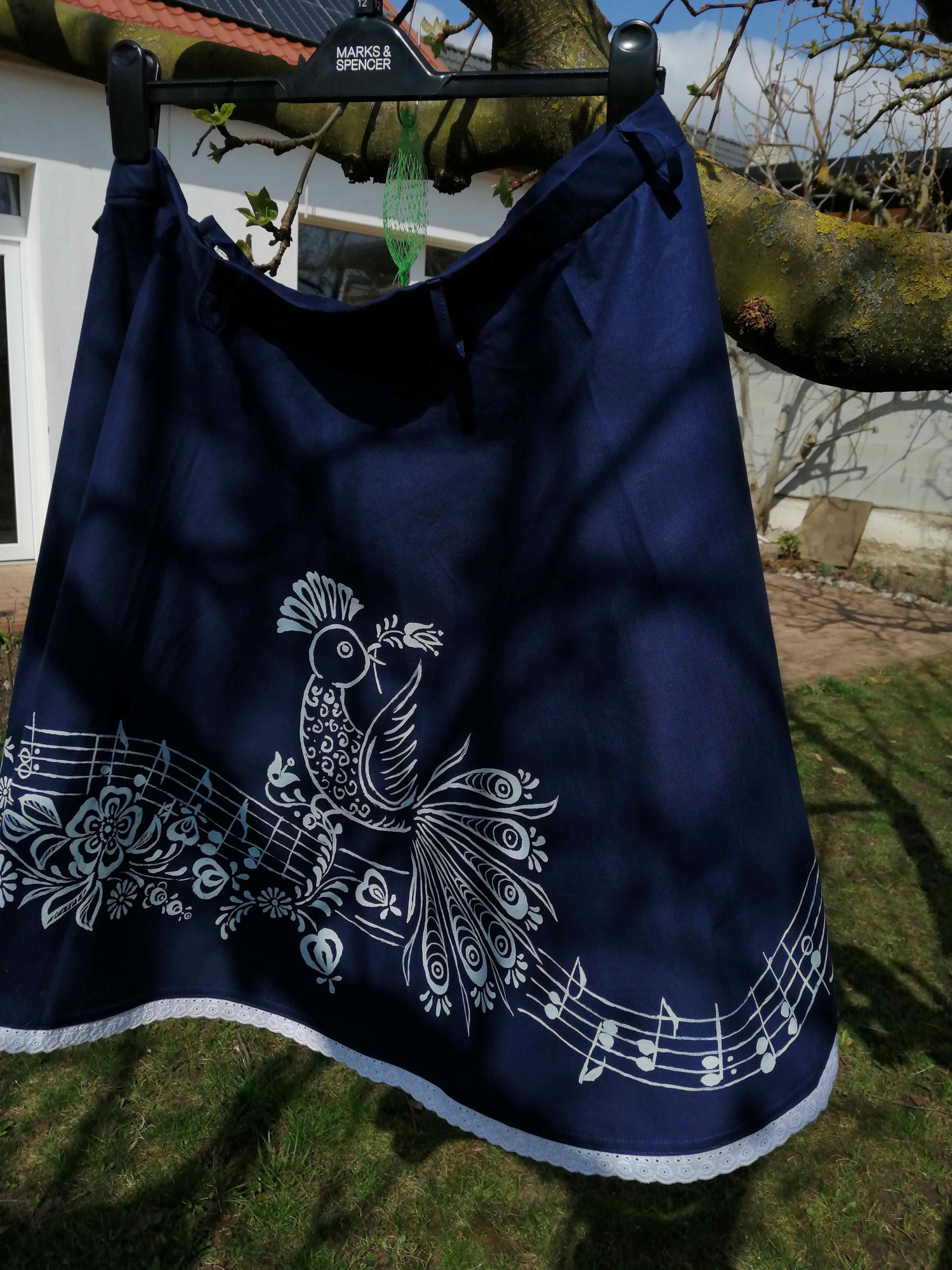 Zmenšenomodro půlkolová sukně